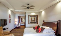 Paradis Beachcomber Golf Resort & Spa