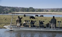 Expeditions_pangolin_photoboat_067.jpg