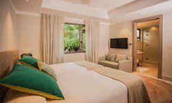 Paradis Beachcomber Golf Resort & Spa