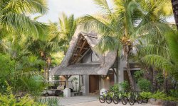 Paradis Beachcomber Golf Resort & Spa