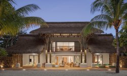Paradis Beachcomber Golf Resort & Spa